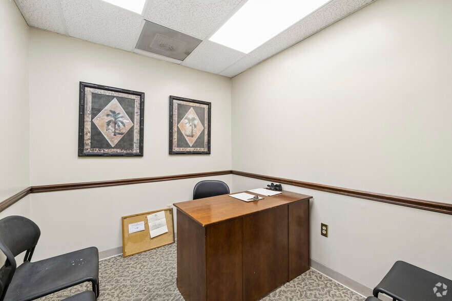 More Photos Of 1076 Sunset Blvd, West Columbia Showroom For Lease