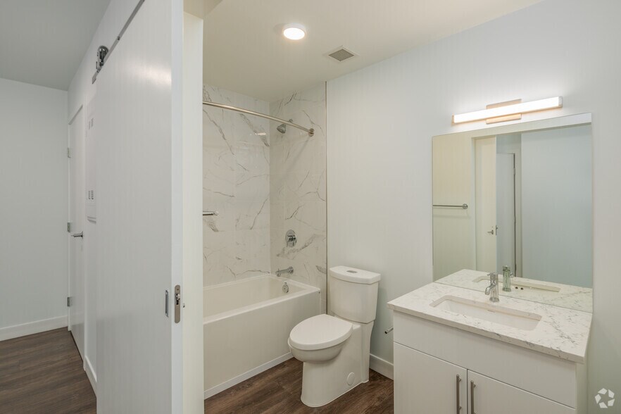 More Photos Of 233 Kennedy St, Winnipeg Apartments For Lease