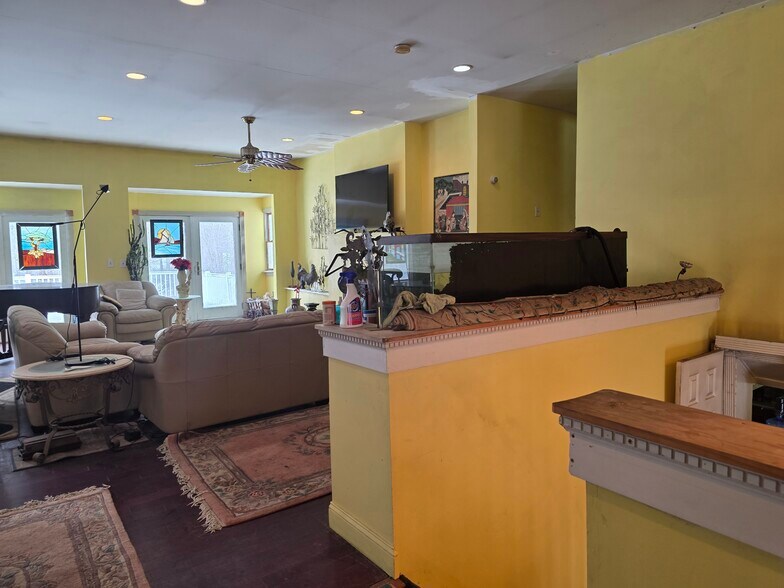 More Photos Of 56 Old State Route 12, Frenchtown Showroom For Sale