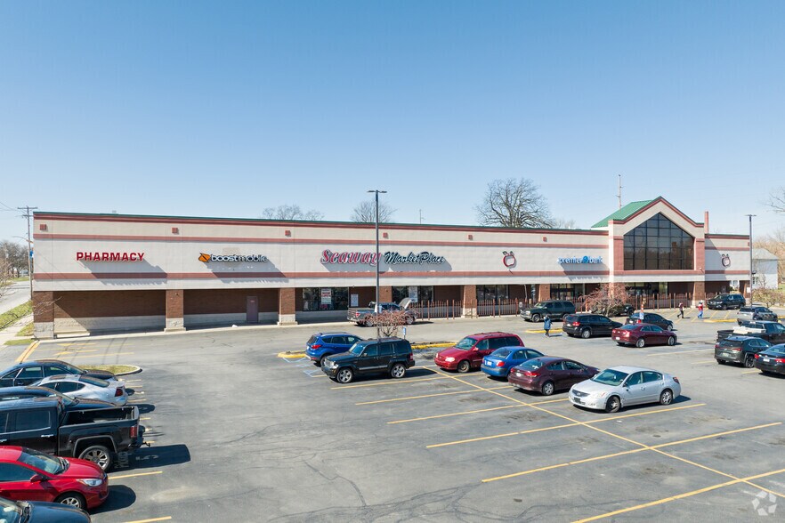 Primary Photo Of 1707 Cherry St, Toledo Supermarket For Lease