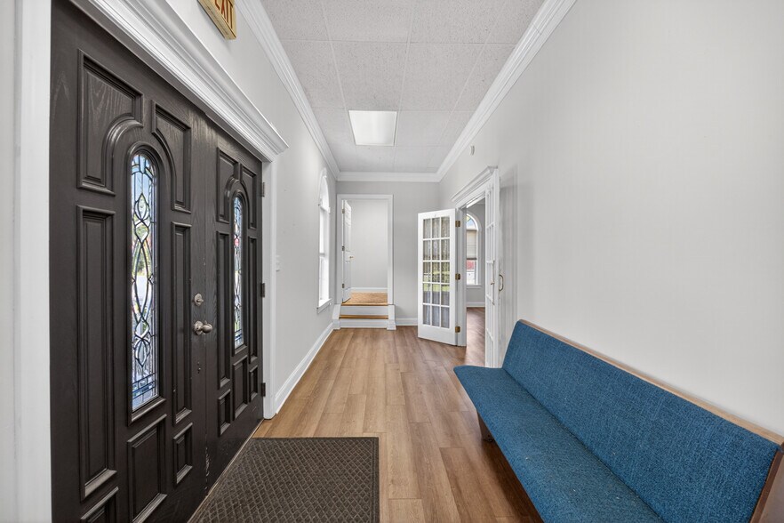 More Photos Of 168 Faulconerville Dr, Amherst Flex For Sale