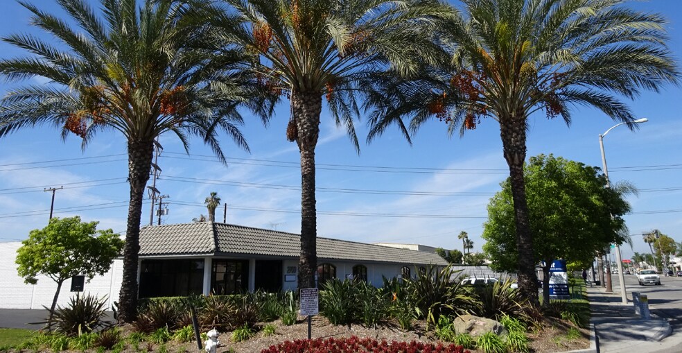 Primary Photo Of 2700 S Main St, Santa Ana Light Manufacturing For Lease