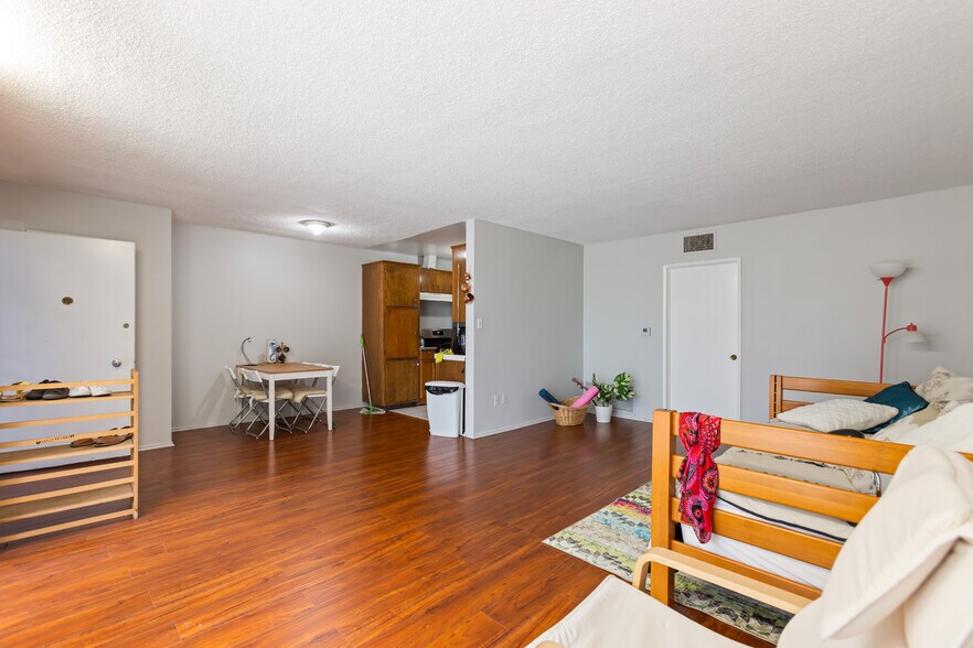 More Photos Of 406 S St Andrews Pl, Los Angeles Apartments For Sale