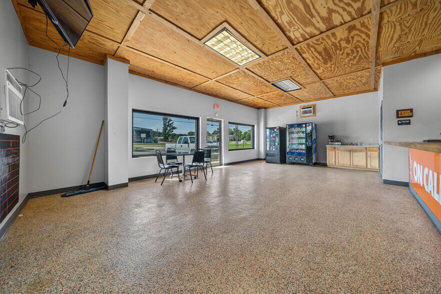 More Photos Of 679 Highway 365, Mayflower Office For Sale