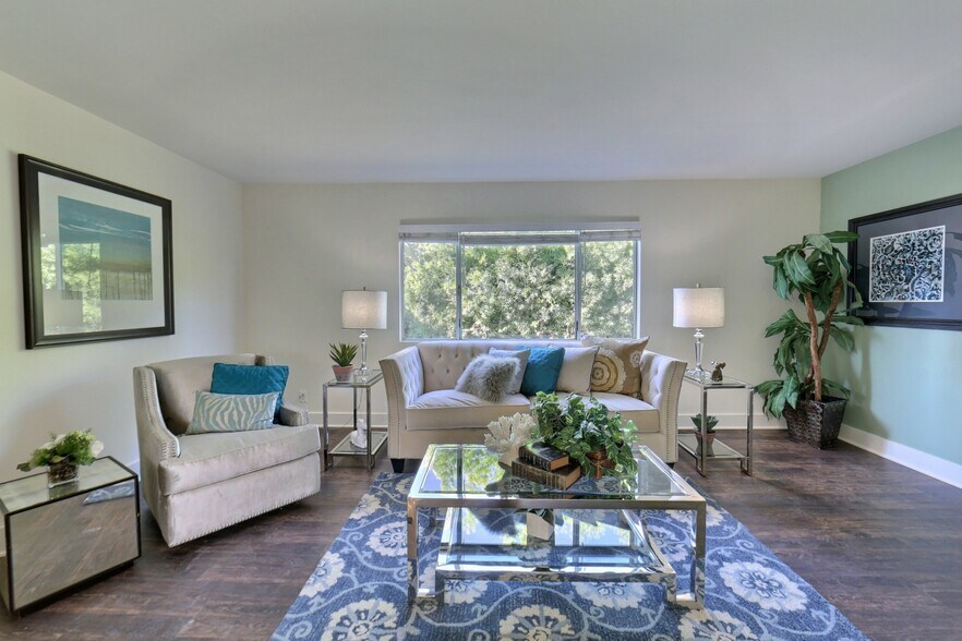 More Photos Of 534 Broadway St, Venice Apartments For Sale