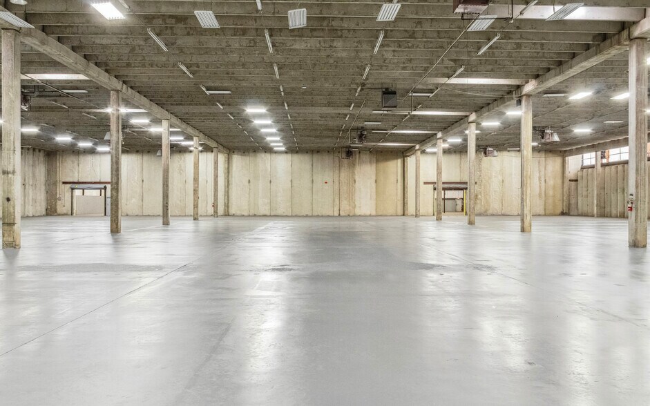 More Photos Of 6900 Woolworth Rd, Shreveport Warehouse For Sale