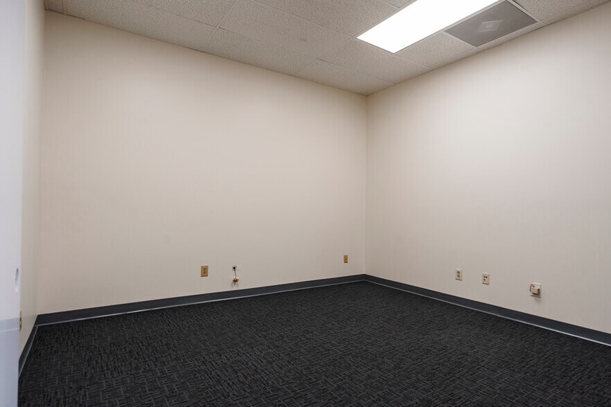 More Photos Of 510 Corliss St, Greensboro Light Manufacturing For Lease