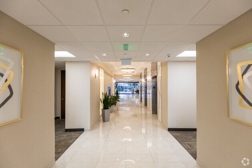 More Photos Of 5775 Blue Lagoon Dr, Miami Unknown For Lease