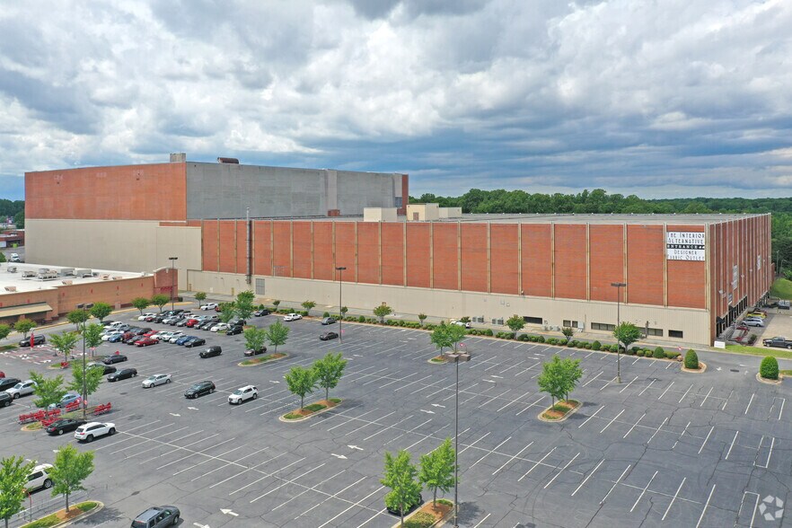 More Photos Of 2801 Lawndale Dr, Greensboro Distribution For Lease