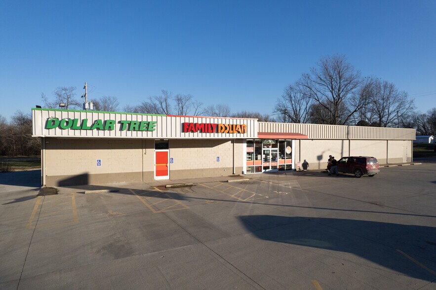 Primary Photo Of 709 N Court St, Grayville Freestanding For Sale