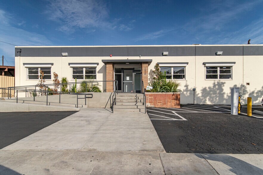 More Photos Of 1322-1326 Obispo Ave, Long Beach Warehouse For Lease