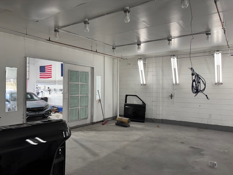 More Photos Of 9102 Industry Dr, Manassas Park Warehouse For Sale