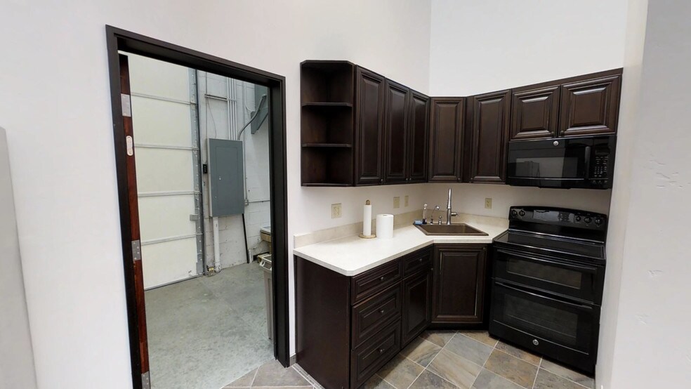 More Photos Of 16674 N 91st St, Scottsdale Flex For Sale