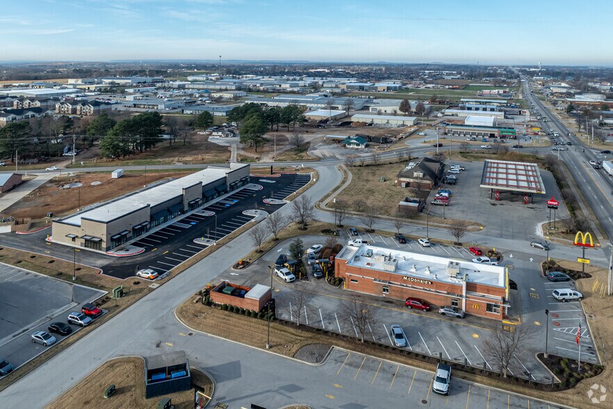 More Photos Of 184 South Maestri Road, Tontitown General Retail For Lease