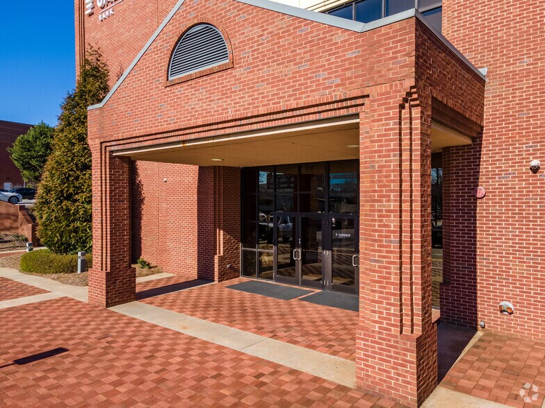 More Photos Of 500 Jesse Jewell Pkwy SE, Gainesville Office For Lease