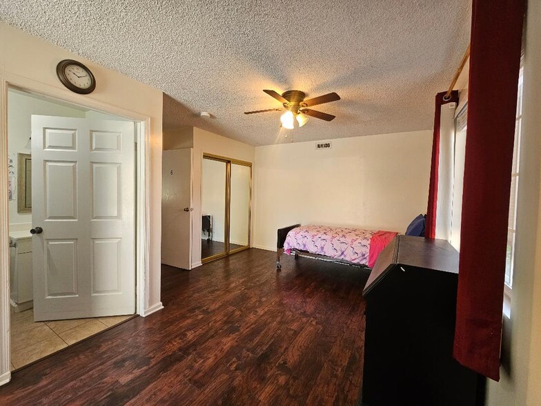 More Photos Of 17441 Hiawatha St, Granada Hills Assisted Living For Sale