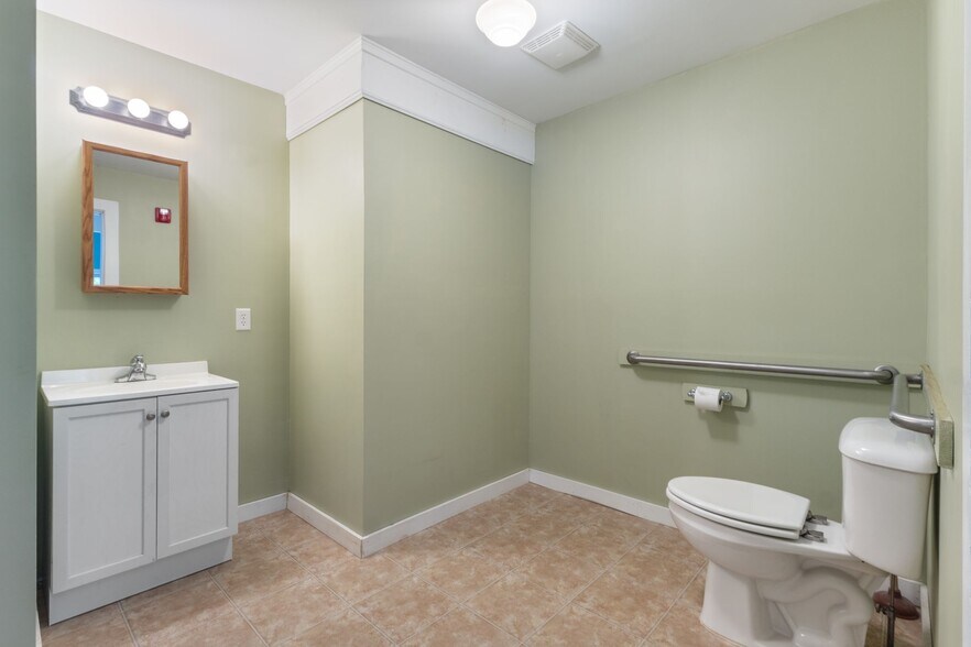 More Photos Of 204 Gray Rd, Cumberland General Retail For Sale