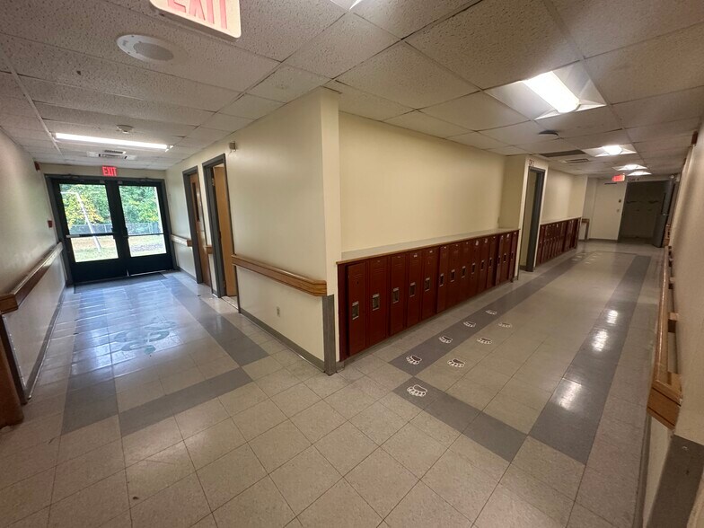 More Photos Of 10 Commerce Dr, Columbia Office For Lease