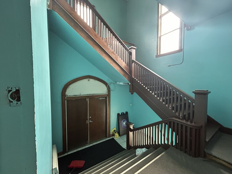 More Photos Of 1001 Penn Ave N, Minneapolis Religious Facility For Sale
