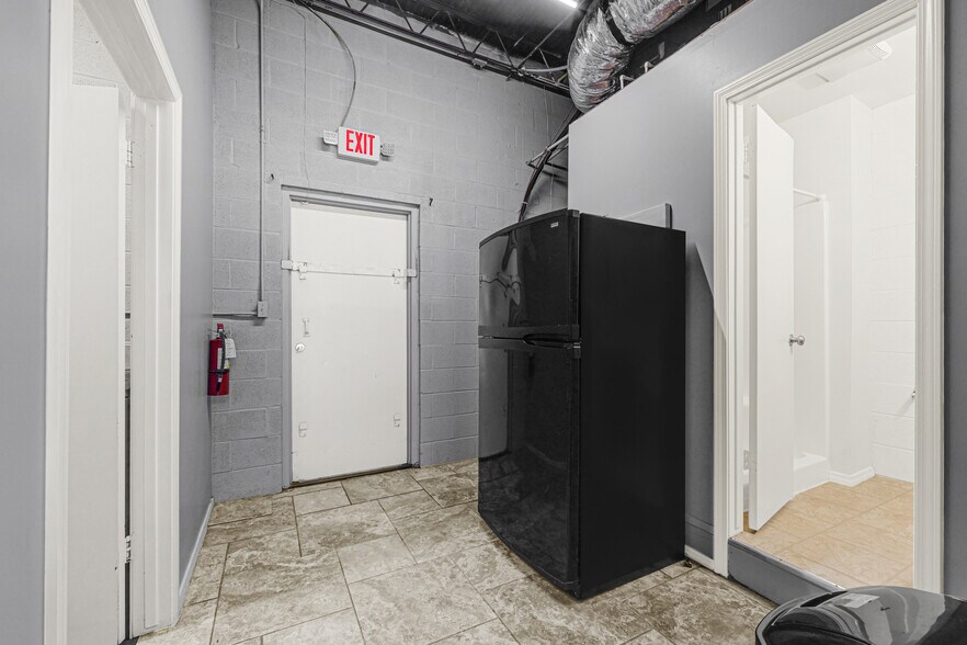 More Photos Of 2000 Cedar Dr, La Marque Freestanding For Sale