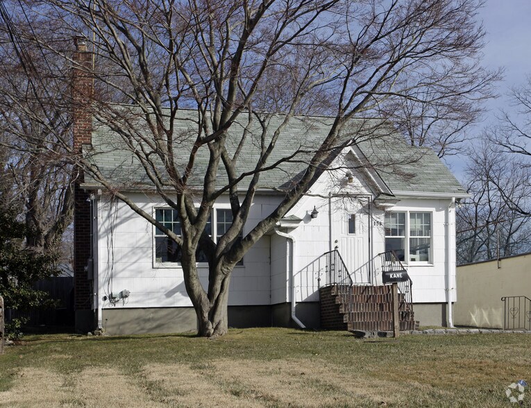 More Photos Of 153 Main St, Kings Park Office For Sale