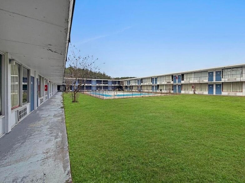 Primary Photo Of 3080 Colony Blvd, Leesville Hotel For Sale