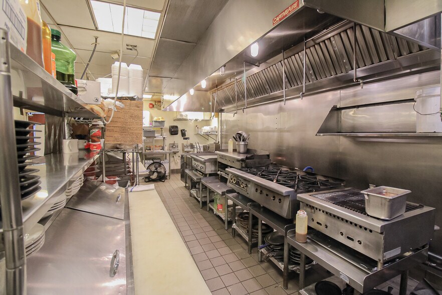 More Photos Of 2423 N Kossow Rd, Waukesha Restaurant For Lease