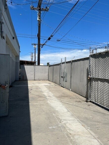 More Photos Of 1471 W 15th St, Long Beach Warehouse For Lease