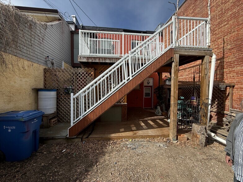 More Photos Of 517A N Railway St SE, Medicine Hat Storefront Retail Residential For Sale