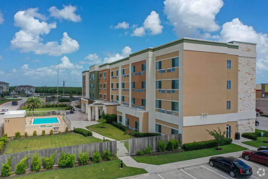 More Photos Of 8002 N Navarro St, Victoria Hotel For Sale