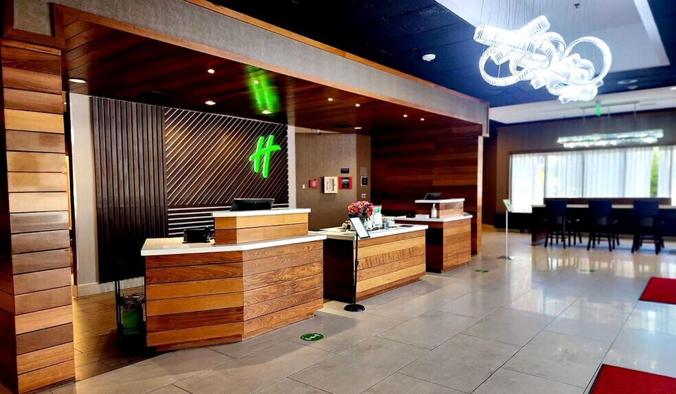 More Photos Of 1005 S Moorland Rd, Brookfield Hotel For Sale