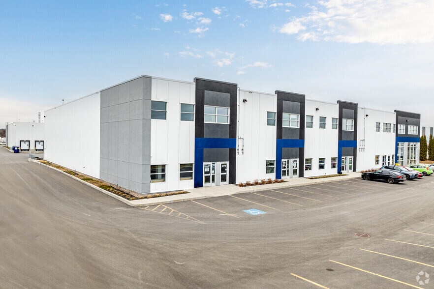 More Photos Of 4177-4233 Rue Marcel Lacasse, Boisbriand Industrial For Lease