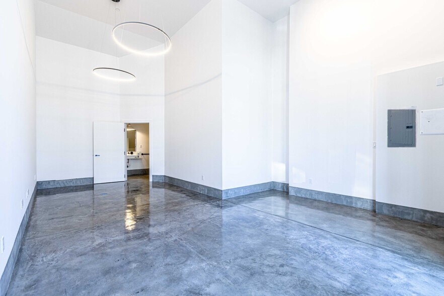 More Photos Of 2422 3rd St, San Francisco Storefront Retail Office For Lease