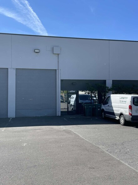 More Photos Of 9812-9864 SE Empire Ct, Clackamas Unknown For Lease