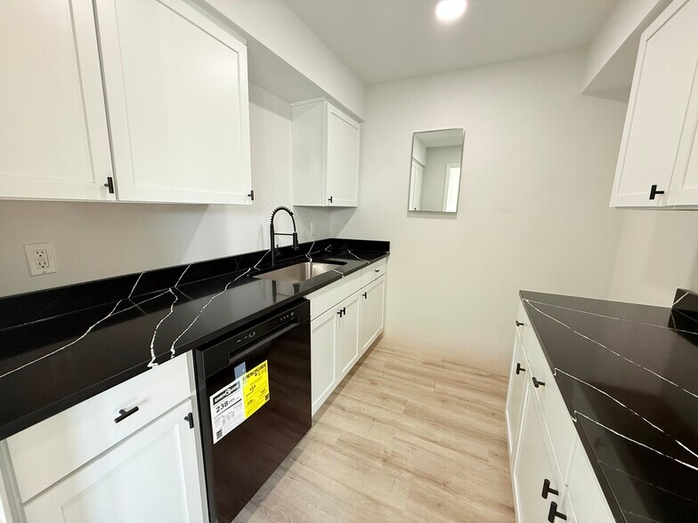 More Photos Of 5729-5731 S Beech Daly Rd, Dearborn Heights Warehouse For Sale