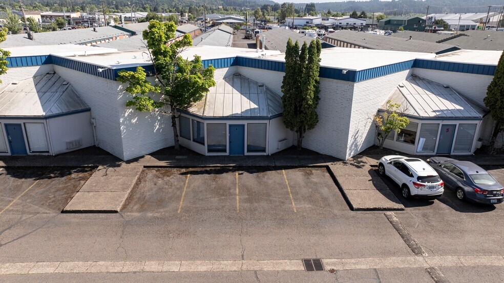 More Photos Of 1000 Bertelsen Rd, Eugene Warehouse For Sale