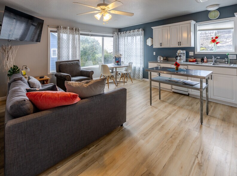 More Photos Of 105 S 6th Ave, Rockaway Beach Hotel For Sale