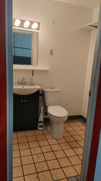 More Photos Of 9912 72 Ave NW, Edmonton Industrial For Lease