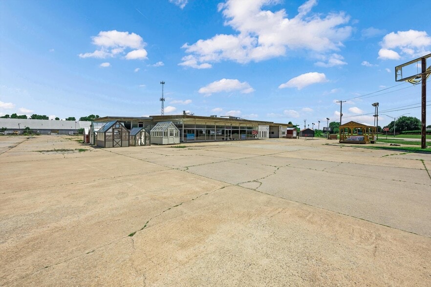 More Photos Of 1515 E Main St, Yukon Industrial For Sale