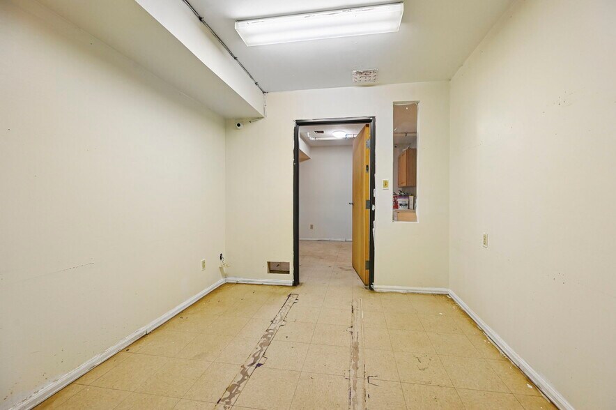 More Photos Of 319 N Bonfoy Ave, Colorado Springs Warehouse For Sale