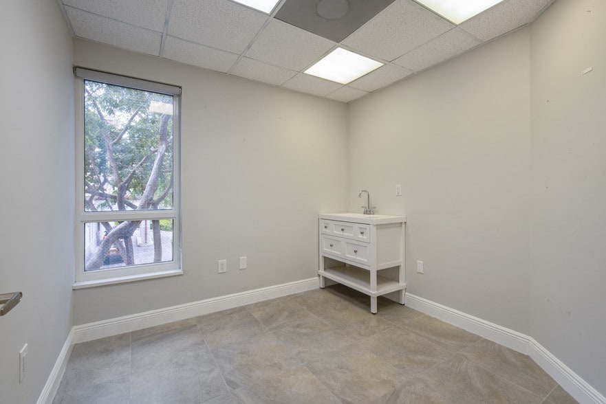 More Photos Of 555 Biltmore Way, Coral Gables Medical For Sale