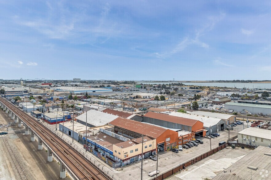 More Photos Of 4933 San Leandro St, Oakland Warehouse For Lease