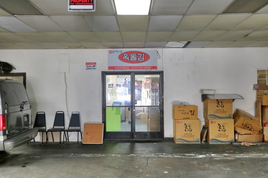 More Photos Of 1045 S Western Ave, Los Angeles Storefront For Sale