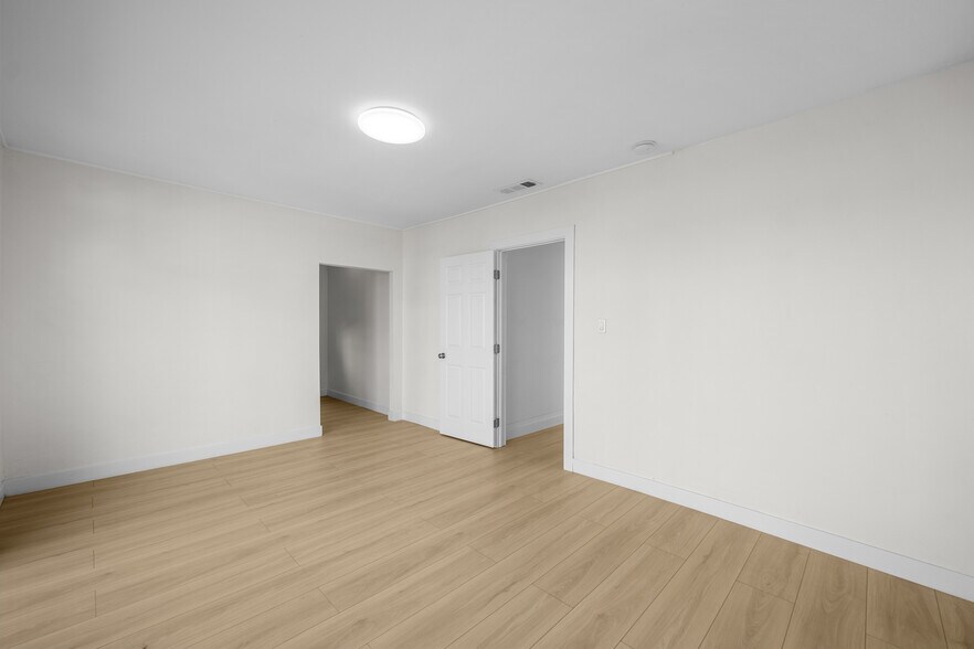 More Photos Of 2823 W 8th St, Los Angeles Office For Lease