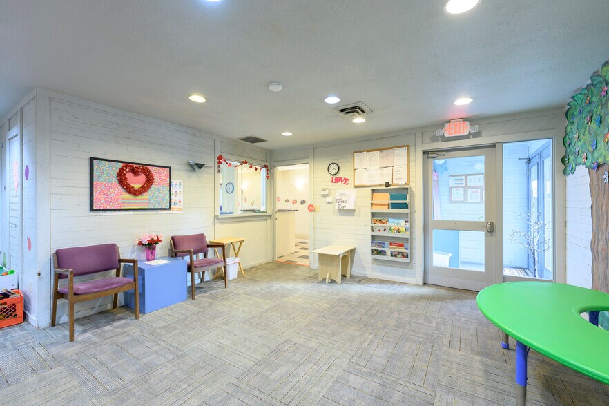 More Photos Of 504 Villa Rd, Newberg Medical For Sale