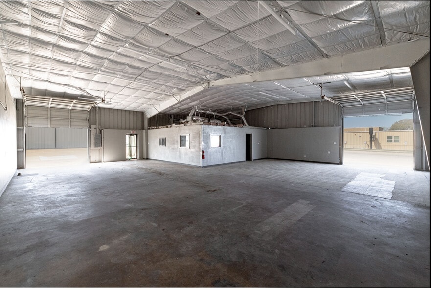 More Photos Of 4404-4412 Glenview Dr, Haltom City Warehouse For Lease