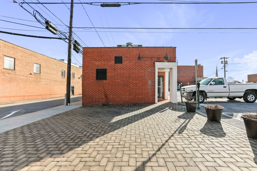 More Photos Of 127 E King St, Martinsburg Office For Lease