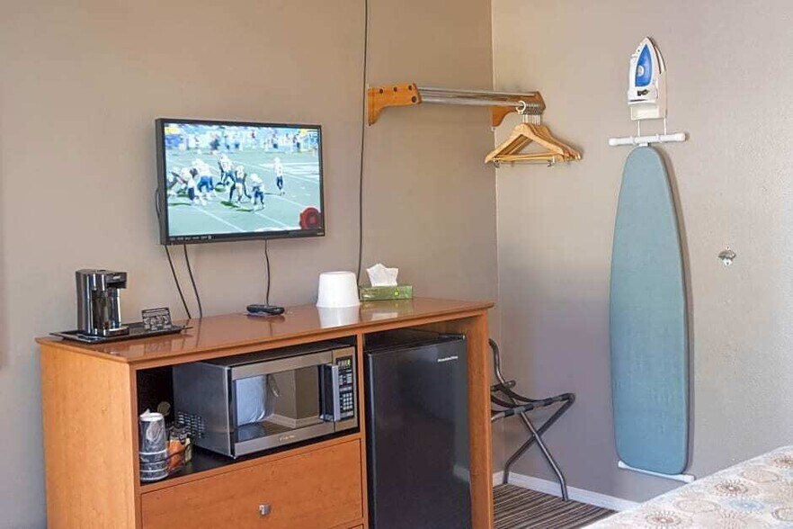 More Photos Of 11942 NE Sandy Blvd, Portland Hotel For Sale