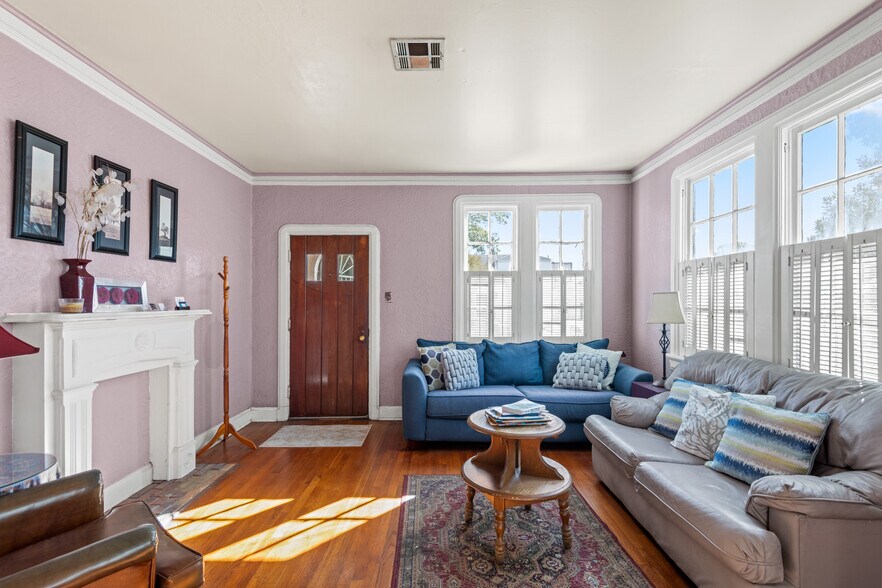 More Photos Of 405 N Causeway Blvd, Metairie Freestanding For Sale
