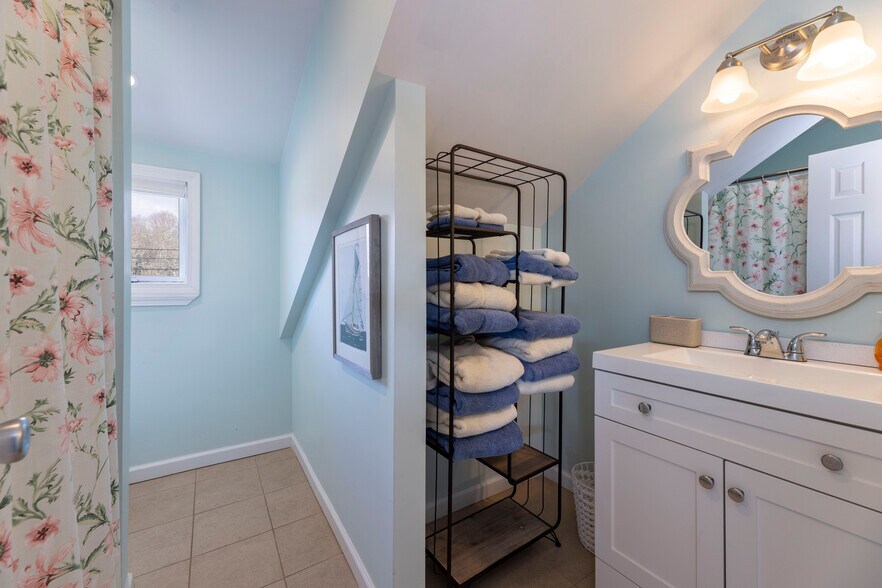 More Photos Of 830 Stonington Rd, Stonington Marina For Sale